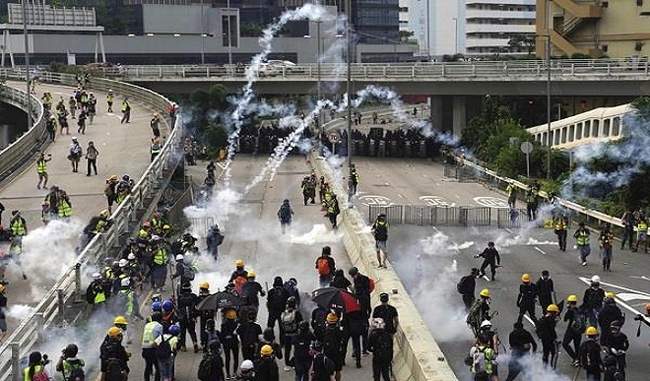 hong-kong-police-release-tear-gas-shells-as-violent-protests-take-place