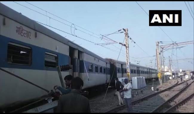 two-coaches-of-local-memu-train-derailed-no-loss-of-life-and-property