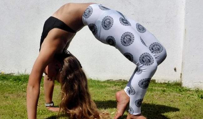 rival-company-apologizes-for-making-leggings-with-om-and-ganesh-print