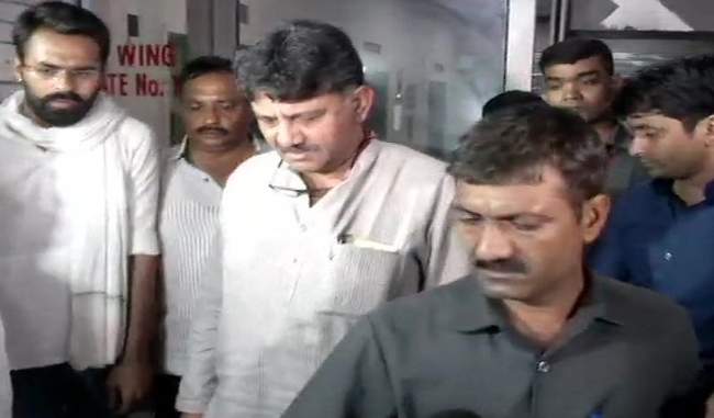 congress-leader-dk-shivkumar-appeared-before-ed-questioned-for-four-hours