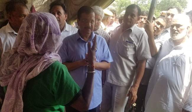 kejriwal-said-to-flood-affected-people-government-will-provide-relief-material-if-there-is-any-shortage