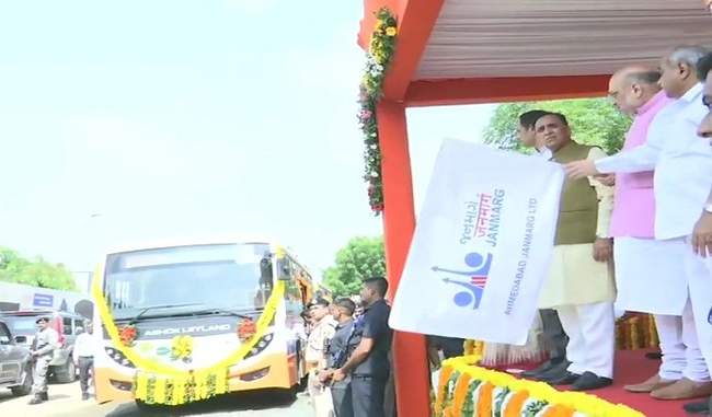 home-minister-shah-arrives-in-gujarat-inaugurates-battery-operated-buses