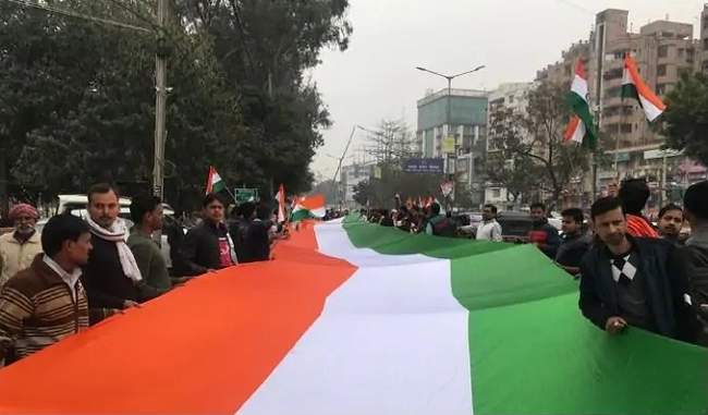 bihar-bjp-marches-with-huge-tricolor-370-feet-long
