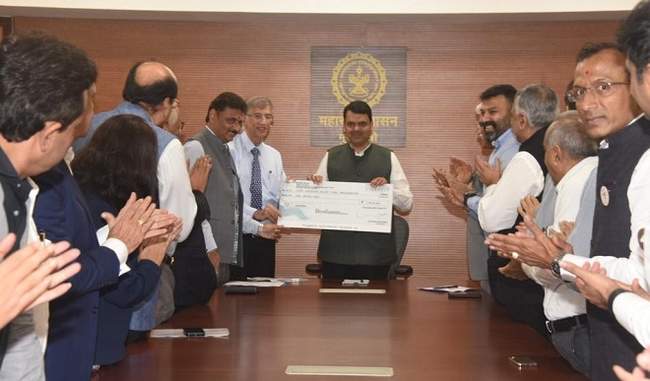 maharashtra-fadnavis-ministers-to-donate-months-salary-for-flood-relief