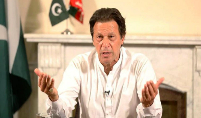 imran-khan-addresses-pakistan-on-kashmir-threatens-nuclear-war-once-again