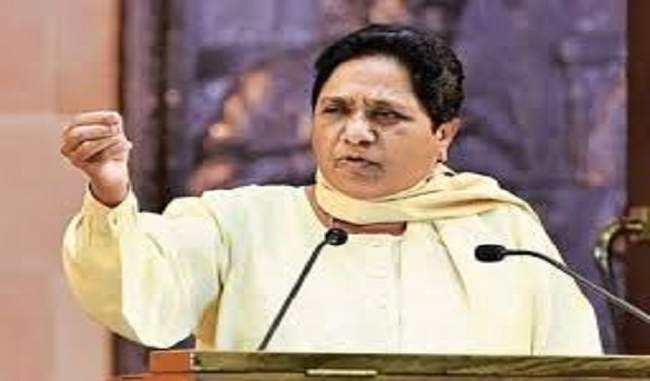 news-of-dalit-students-being-seated-separately-and-condemned-government-should-take-action-mayawati