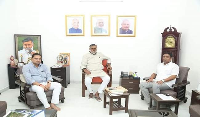 meeting-of-two-congress-mlas-of-madhya-pradesh-with-union-minister-prahlad-patel-increased-political-upheaval