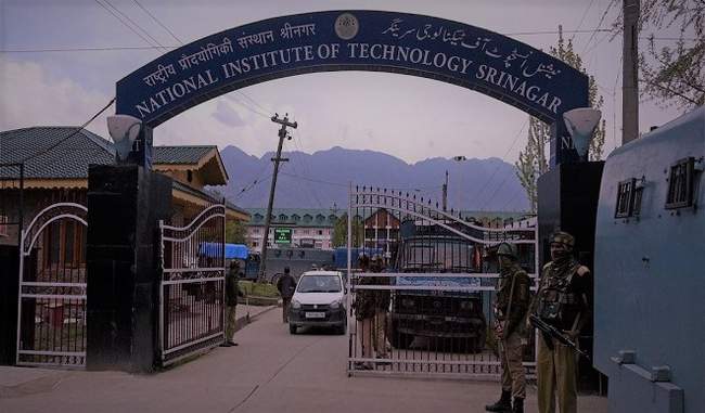 nit-srinagar-students-leave-for-home-states-amid-security-threat-in-jk