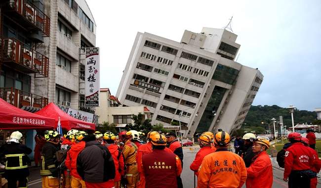 strong-earthquake-shocks-building-in-taiwan-one-woman-dead