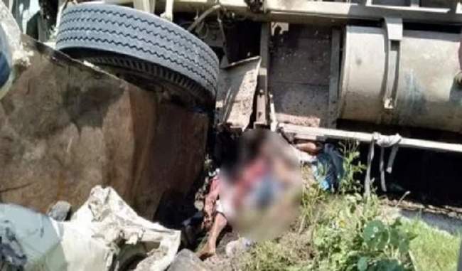 truck-collides-with-two-passenger-vehicles-killing-16