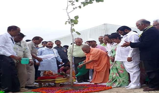 cm-yogi-adityanath-inaugurated-plantation-mahakumbh-in-up