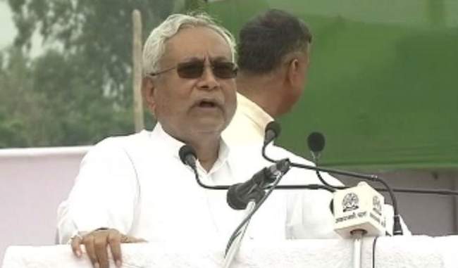it-is-a-very-bad-thing-that-people-of-bihar-come-to-jharkhand-to-drink-alcohol-nitish-kumar
