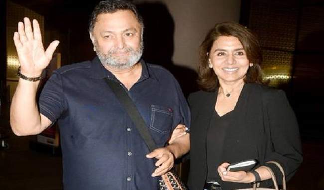 rishi-kapoor-returns-home-after-one-year-with-wife-neetu-after-defeating-cancer