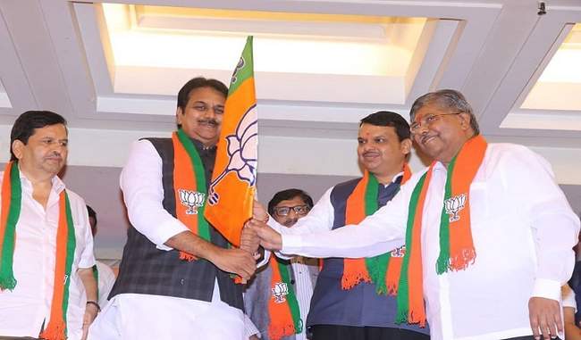 former-maharashtra-minister-harshvardhan-patil-joins-bjp