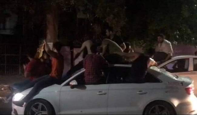 delhi-police-to-take-action-against-viral-video-of-people-dancing-on-the-roof-of-a-car
