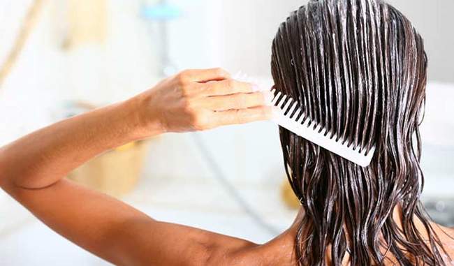 पार्लर न जाकर घर पर ही करें हेयर स्पा, जानिए कुछ जरूरी टिप्स - know how to  do hair spa at home in hindi
