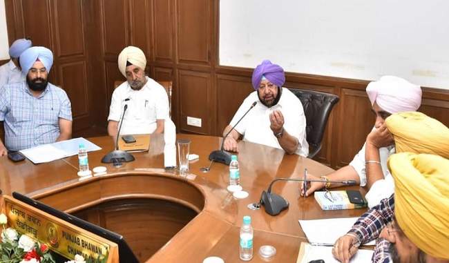 amarinder-singh-lashed-out-at-the-akalis-told-harsimrat-kaur-a-woman-with-little-understanding