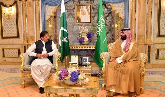 इमरान खान सऊदी अरब की दो दिवसीय यात्रा पर, फिर अलापा कश्मीर राग