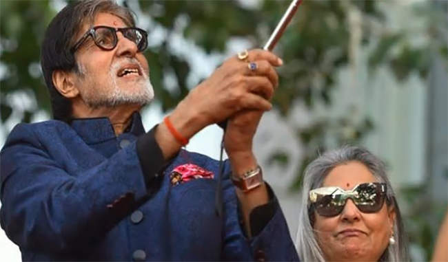जानिए अमिताभ बच्चन ने क्या निकाला हिंदी में ''सेल्फी'' का अर्थ!