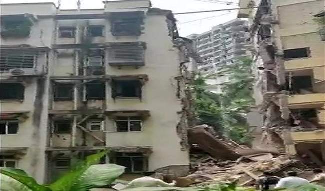 मुंबई में पांच मंजिला इमारत का हिस्सा ढहा, कोई हताहत नहीं