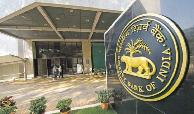 रिजर्व बैंक ने मुंबई के शहरी सहकारी बैंक पीएमसी पर छह माह के लिए पाबंदियां लगायीं