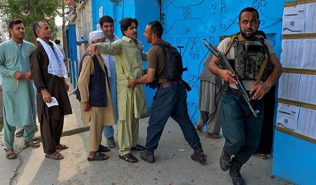 अफगानिस्तान में मतदान सेंटर के बाहर विस्फोट में 15 लोग घायल, तालिबान पर शक