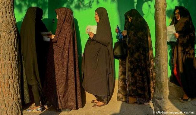 अफगानिस्तान में हिंसक माहौल के बीच राष्ट्रपति चुनाव के मतदान जारी