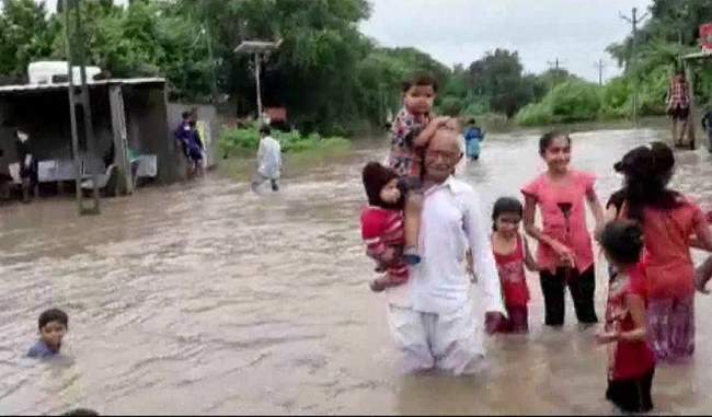 देशभर में भारी बारिश से 134 लोगों की मौत, यूपी और बिहार में कई इलाके पानी में डूबे