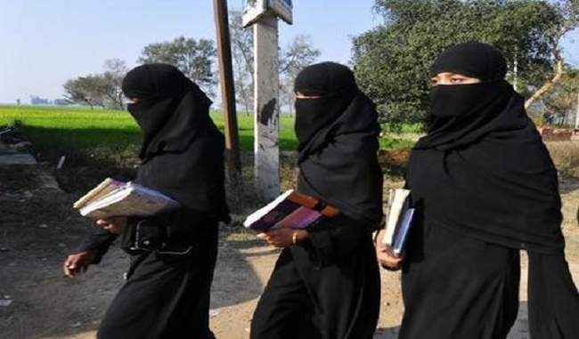 ban-on-burqas-and-caps-in-aligarh-college-otherwise-we-will-come-to-college-wearing-saffron-clothes-goswami