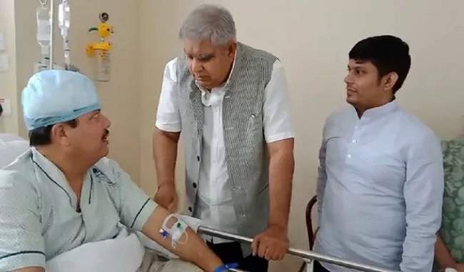 governor-dhankhar-reached-the-hospital-to-see-bjp-mp-arjun-singh