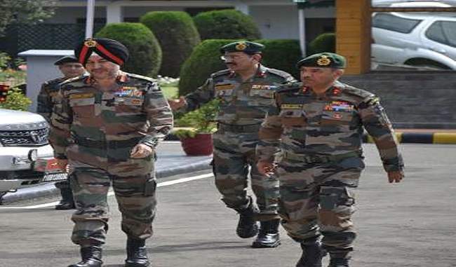 general-ranbir-singh-reviews-security-situation-in-kashmir-valley