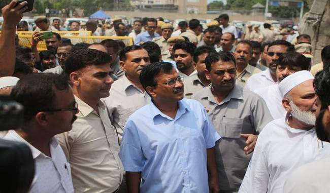 cm-kejriwal-announced-compensation-after-inspecting-the-scene-of-the-incident-in-seelampur-building