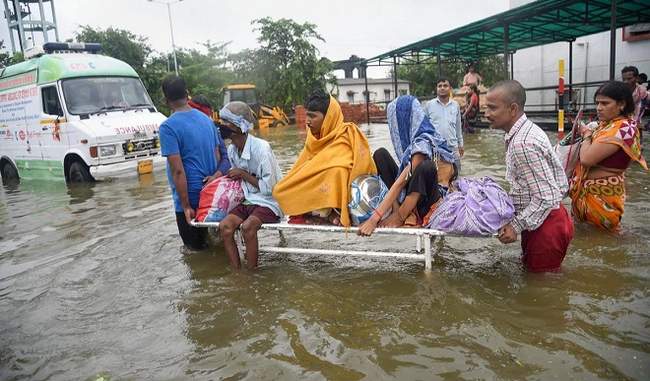 देशभर में भारी बारिश के चलते 4 दिनों में 120 से ज्यादा लोगों की मौत, जनजीवन अस्त-व्यस्त