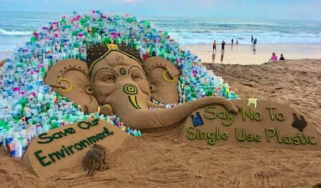 patnaik-gave-a-message-to-save-the-environment-with-plastic-by-making-a-ganesh-statue-from-sand