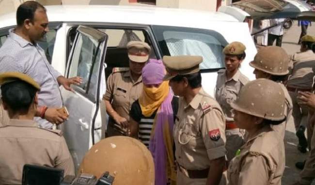 चिन्मयानंद पर रेप का आरोप लगाने वाली लड़की गिरफ्तार, 14 दिन की न्यायिक हिरासत में भेजा