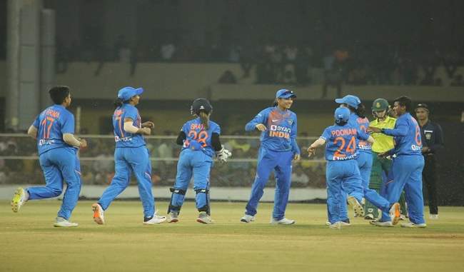 दीप्ति की मदद से भारतीय टीम ने साउथ अफ्रीका के खिलाफ दर्ज की आसान जीत