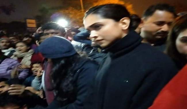 deepika-padukone-reached-jnu-supported-students-protesting-against-violence