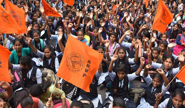 akhil-bharatiya-vidyarthi-parishad-launches-march-in-du-against-left-wing-violence