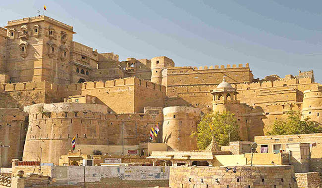 camping-parasailing-and-boat-ride-in-the-desert-then-come-to-jaisalmer