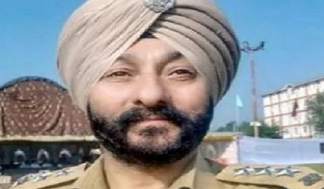 news-of-awarding-davinder-singh-with-gallantry-medal-is-not-correct-says-jammu-and-kashmir-police