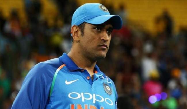 before-making-the-central-contract-list-bcci-gave-information-to-dhoni-said-sources