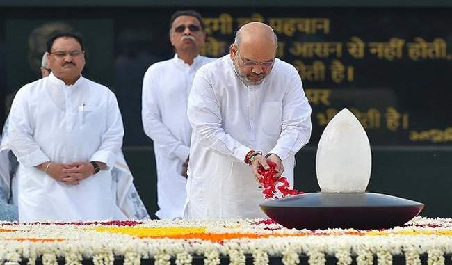 जे पी नड्डा और गृह मंत्री अमित शाह ने महात्मा गांधी को पुण्यतिथि पर श्रद्धांजलि दी