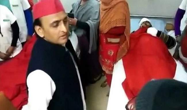 video-of-akhilesh-reprimanding-the-doctor-went-viral-said-you-are-a-very-small-employee-run-away-from-here