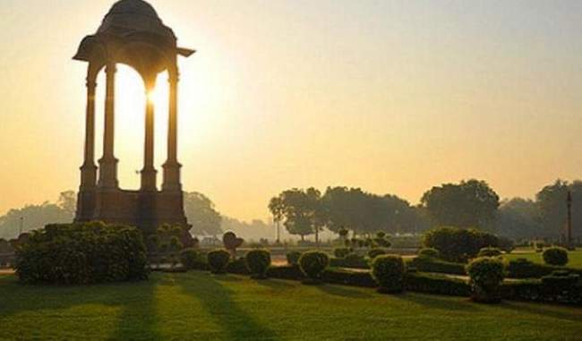 दिल्ली में सुबह-सुबह धूप खिली, दिन में आसमान साफ रहने की संभावना