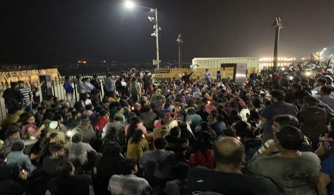 protesters-at-gateway-of-india-evicted-by-police-relocated-to-azad-maidan