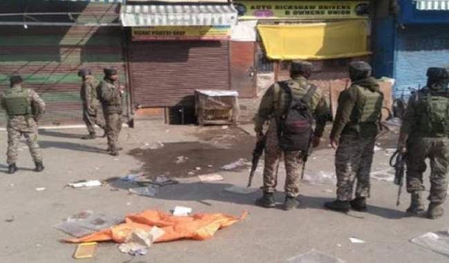 crpf-personnel-in-srinagar-have-many-vehicles-with-militants