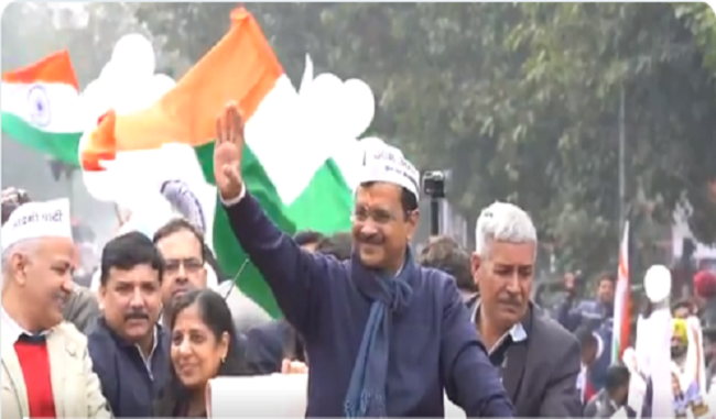 kejriwal-who-reached-the-nomination-nomination-spoke-to-kejriwal-distrusting-aap-of-all-parties