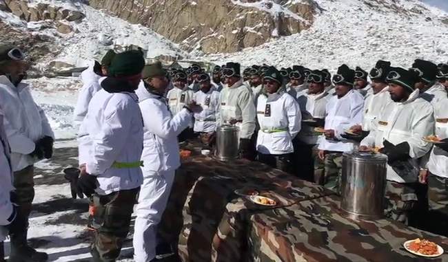 army-chief-mm-narwane-arrives-in-icy-desert-siachen-to-encourage-soldiers