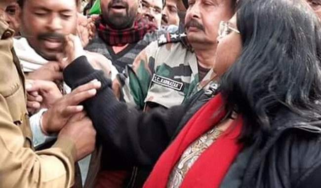 भाजपा नेता ने राजगढ़ की महिला कलेक्टर के खिलाफ की अभद्र टिप्पणी, जानें पूरा मामला
