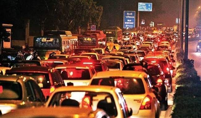 new-year-celebrations-throw-traffic-out-of-gear-in-delhi